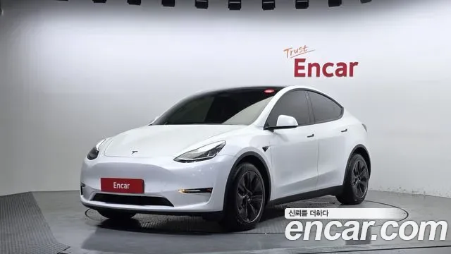 Tesla Y AWD