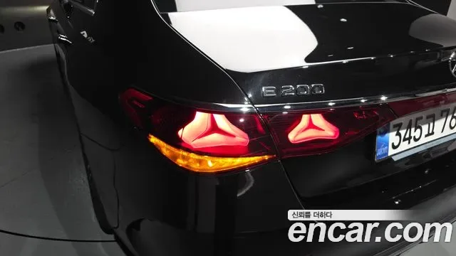 Mercedes-Benz E-Class E200 AMG Line, миниатюра 30