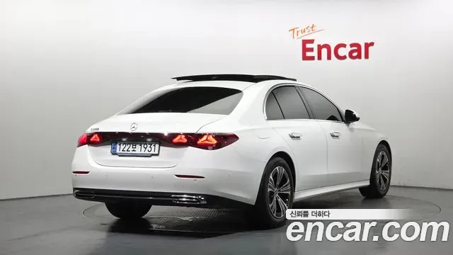Mercedes-Benz E-Class E200, миниатюра 14