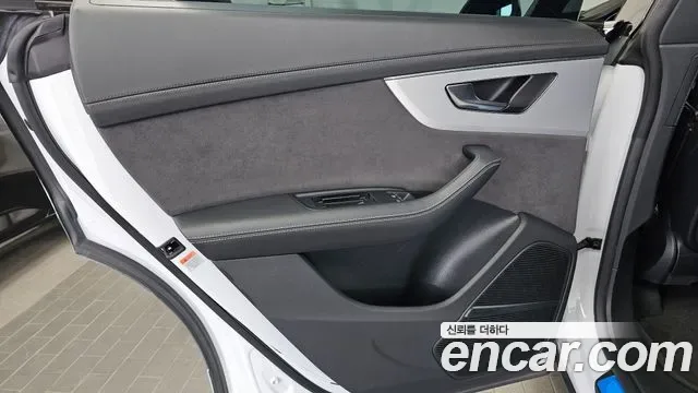 Audi Q8 55 TFSI Premium, миниатюра 6