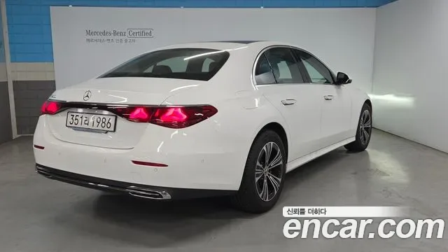 Mercedes-Benz E-Class E200, миниатюра 12