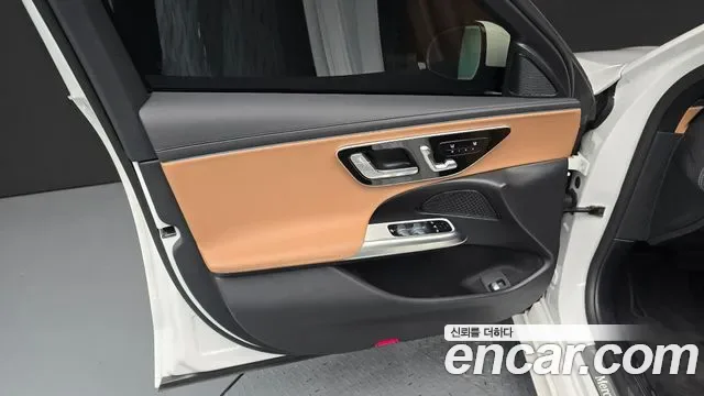Mercedes-Benz E-Class E200, миниатюра 2