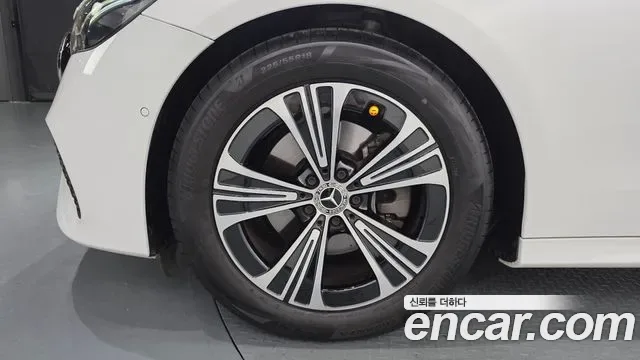 Mercedes-Benz E-Class E200, миниатюра 10