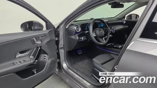 Mercedes-Benz A-Class A220, миниатюра 17