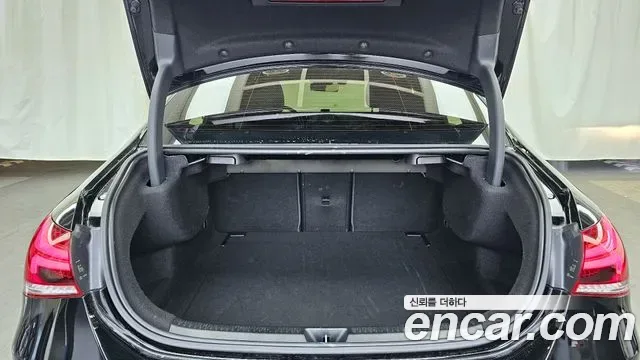 Mercedes-Benz A-Class A220, миниатюра 4