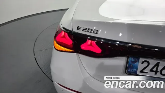Mercedes-Benz E-Class E200, миниатюра 6