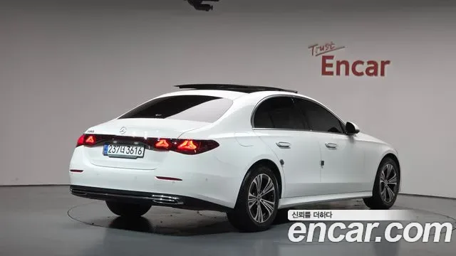 Mercedes-Benz E-Class E200, миниатюра 6