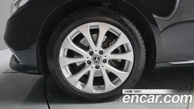 Mercedes-Benz E-Class E220d 4MATIC, миниатюра 10