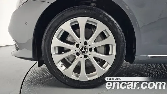 Mercedes-Benz E-Class E300 4MATIC, миниатюра 28
