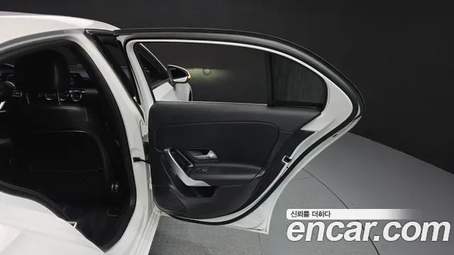 Mercedes-Benz A-Class A220, миниатюра 4