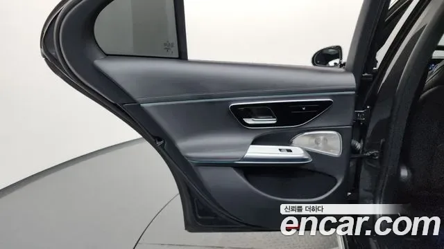 Mercedes-Benz E-Class E300 4MATIC, миниатюра 16
