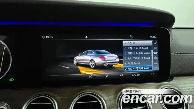 Mercedes-Benz E-Class E300 4MATIC, миниатюра 17