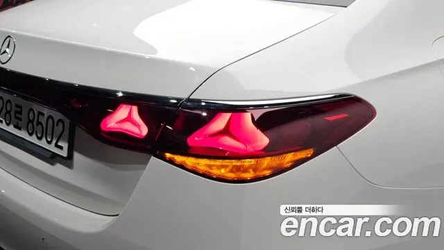 Mercedes-Benz E-Class E200, миниатюра 27
