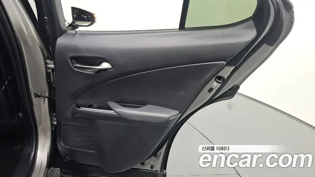 Lexus UX 2.0 F-Sport 2WD, миниатюра 9