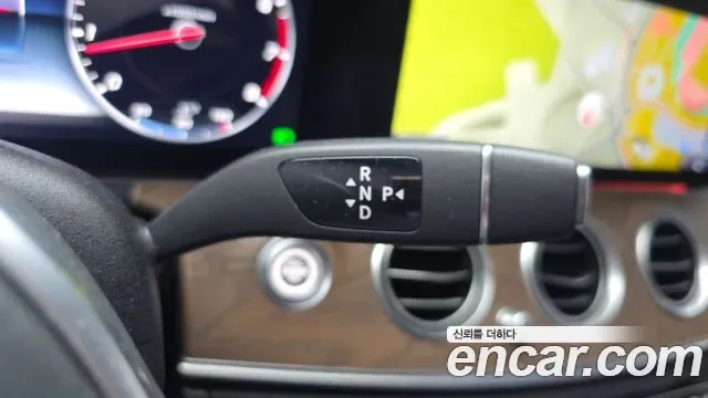 Mercedes-Benz E-Class E300 4MATIC, миниатюра 15