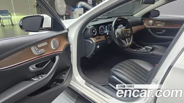 Mercedes-Benz E-Class E300 4MATIC, миниатюра 20