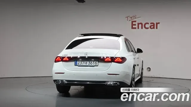 Mercedes-Benz E-Class E200, миниатюра 24