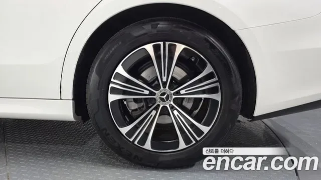 Mercedes-Benz E-Class E200, миниатюра 16