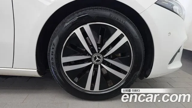 Mercedes-Benz A-Class A200d, миниатюра 13