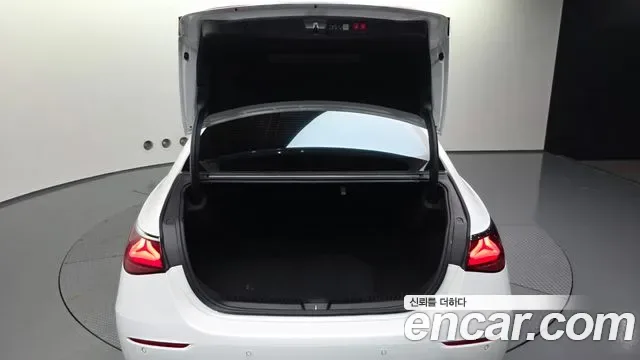 Mercedes-Benz E-Class E300 4MATIC, миниатюра 5