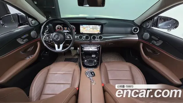 Mercedes-Benz E-Class E300 4MATIC AMG Line, миниатюра 11