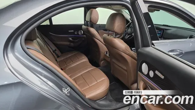 Mercedes-Benz E-Class E300, миниатюра 11