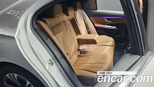 Mercedes-Benz E-Class E200, миниатюра 18