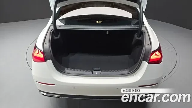 Mercedes-Benz E-Class E200, миниатюра 30