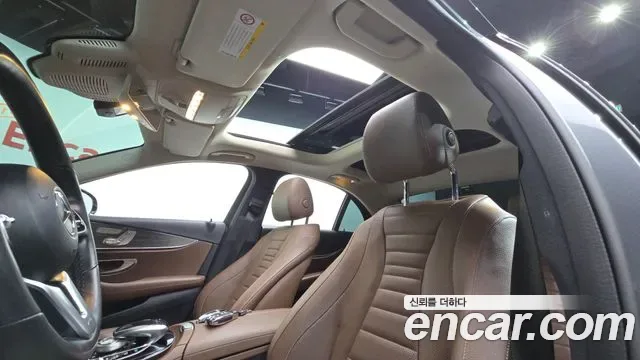 Mercedes-Benz E-Class E300 4MATIC AMG Line, миниатюра 20