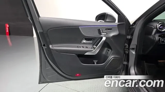 Mercedes-Benz A-Class A200d, миниатюра 24