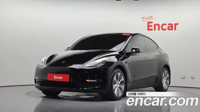 Tesla Y AWD