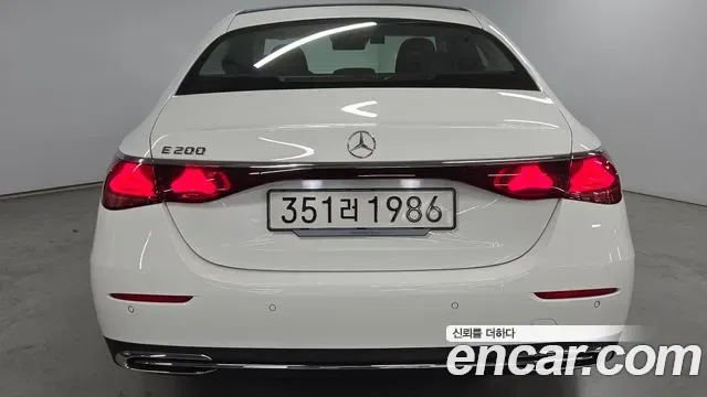 Mercedes-Benz E-Class E200, миниатюра 3