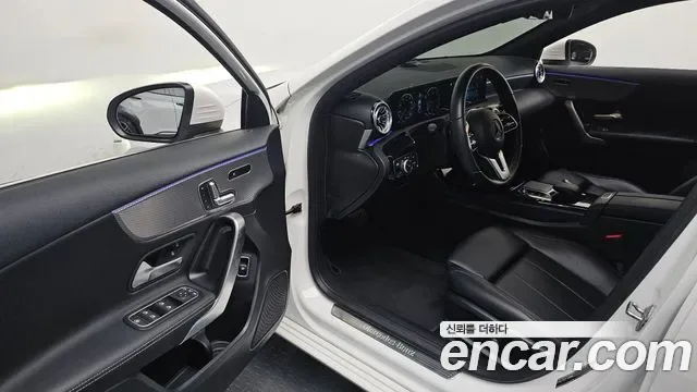 Mercedes-Benz A-Class A200d, миниатюра 18