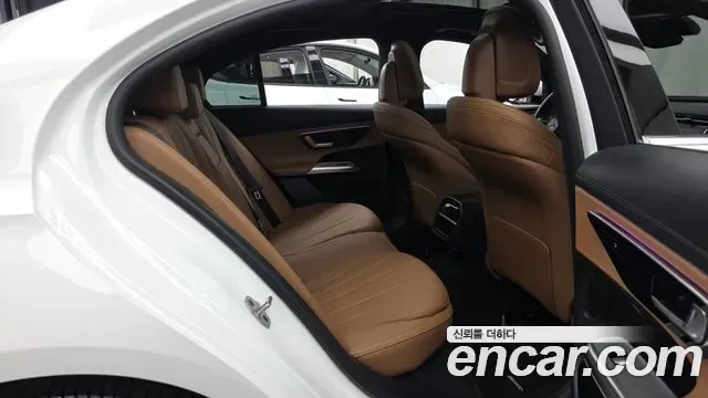 Mercedes-Benz E-Class E200 AMG Line, миниатюра 21
