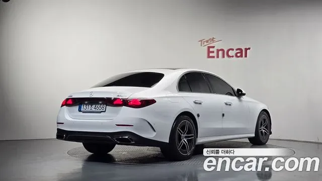 Mercedes-Benz E-Class E300 4MATIC AMG Line, миниатюра 15