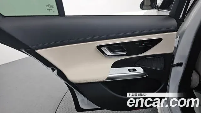 Mercedes-Benz E-Class E200, миниатюра 13