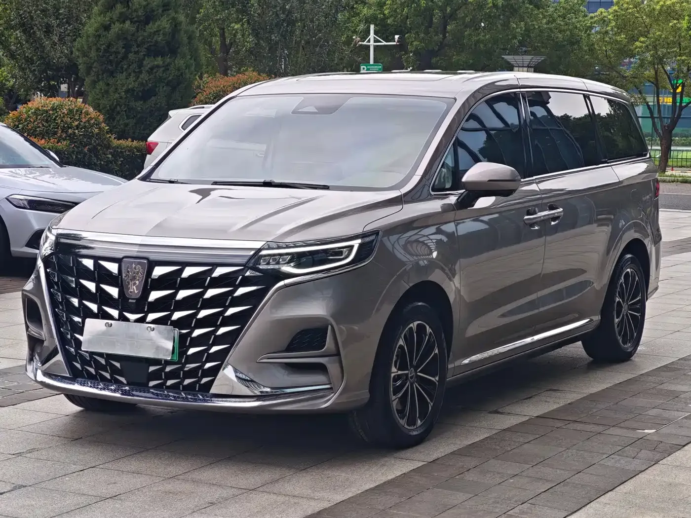 Roewe iMAX8 EV
