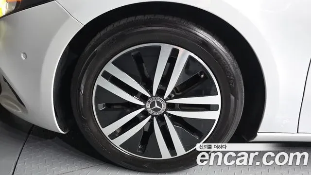 Mercedes-Benz A-Class A220, миниатюра 9