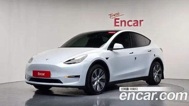 Tesla Y AWD