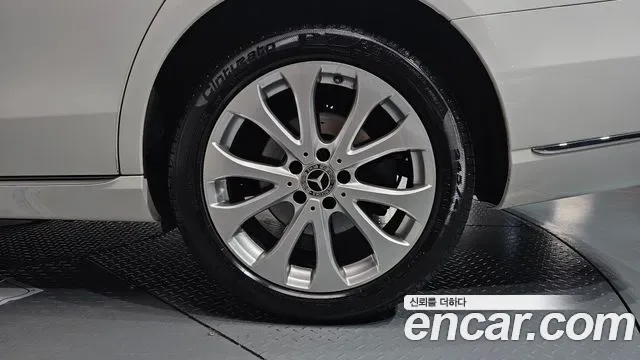 Mercedes-Benz E-Class E300 4MATIC, миниатюра 7