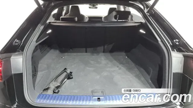 Audi Q8 55 TFSI Premium, миниатюра 9