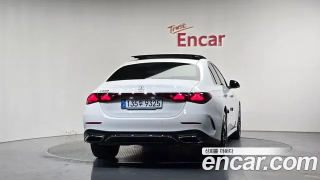 Mercedes-Benz E-Class E200 AMG Line, миниатюра 10