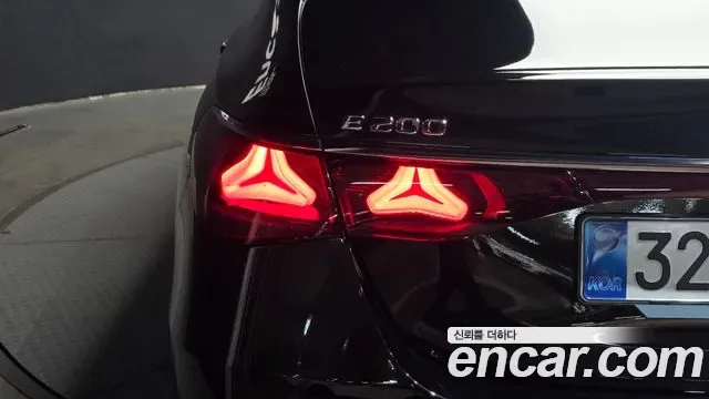 Mercedes-Benz E-Class E200, миниатюра 23