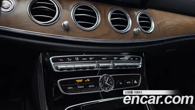 Mercedes-Benz E-Class E300 4MATIC, миниатюра 7