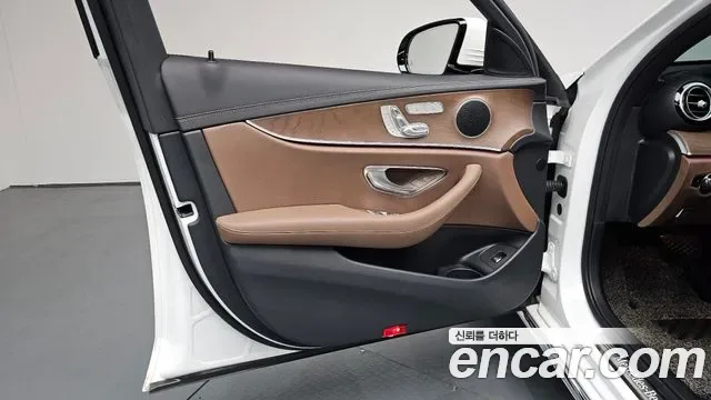 Mercedes-Benz E-Class E250, миниатюра 16