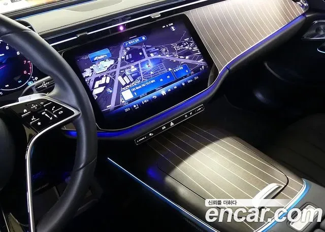 Mercedes-Benz E-Class E300 4MATIC, миниатюра 2