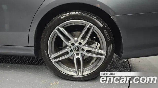 Mercedes-Benz E-Class E300 4MATIC AMG Line, миниатюра 15
