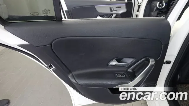 Mercedes-Benz A-Class A200d, миниатюра 14