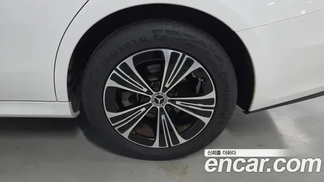 Mercedes-Benz E-Class E200, миниатюра 15