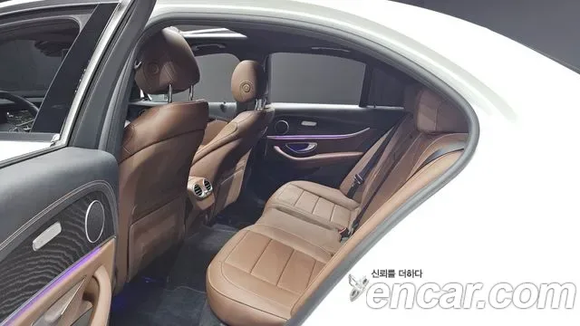 Mercedes-Benz E-Class E250 AMG Line, миниатюра 11